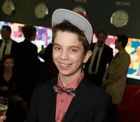 영화배우인 소푸스 뢰노브의 대표 이미지