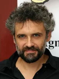 영화배우인 파우 두라의 대표 이미지