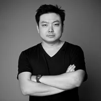 영화감독인 왕조의 대표 이미지