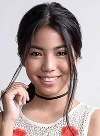 영화배우인 테레즈 말바르의 대표 이미지