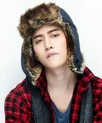 영화배우인 마이크 안젤로의 대표 이미지