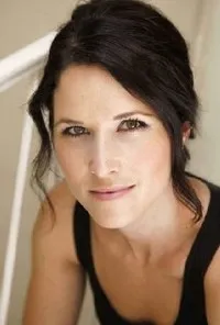 영화배우인 홀리 후크의 대표 이미지