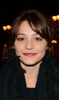 영화배우인 폴린 파리고의 대표 이미지