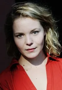 영화배우인 안젤리나 헨치의 대표 이미지