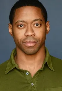 영화배우인 잭슨 맥퀸의 대표 이미지