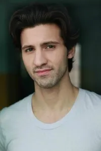 영화배우인 애덤 부치의 대표 이미지