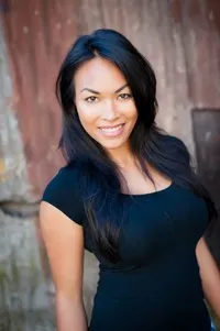 영화배우인 버나데트 새퀴벌의 대표 이미지