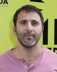 시나리오작가인 알레호 플라의 대표 이미지