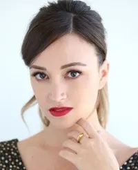 영화배우인 넬리 타가르의 대표 이미지