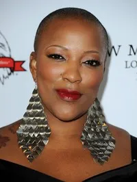 가수인 Frenchie Davis의 대표 이미지