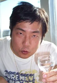 영화감독인 존 모리츠구의 대표 이미지