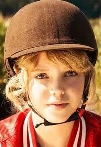 영화배우인 리나 라리사 슈트랄의 대표 이미지