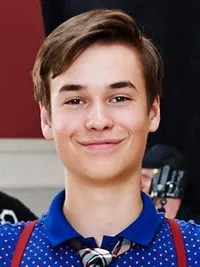 영화배우인 루이즈 헬트의 대표 이미지