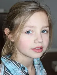 영화배우인 플로라 티만의 대표 이미지