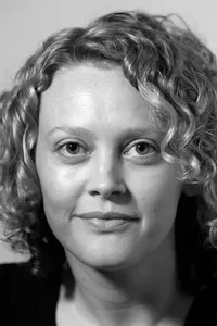 영화배우인 시몬 커비의 대표 이미지