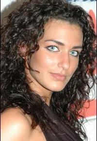 영화배우인 일라리아 카포니의 대표 이미지