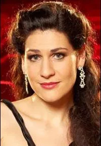 오페라 가수인 안야 하르테로스의 대표 이미지