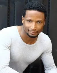 영화배우인 엘비스 놀라스코의 대표 이미지