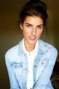 영화배우인 매케나 멘도자의 대표 이미지