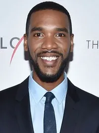 영화배우인 파커 소이어스의 대표 이미지