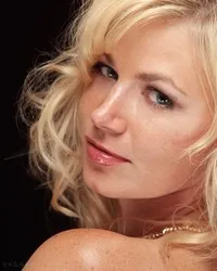 영화제작자, 영화배우인 제시카 카메론의 대표 이미지