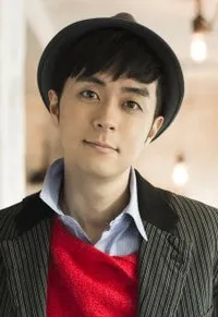 영화감독인 즈미의 대표 이미지