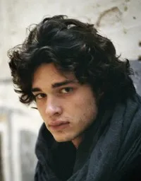 영화배우인 루카 멜리아바의 대표 이미지