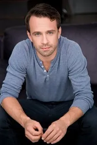 영화배우인 스티브 브래들리의 대표 이미지