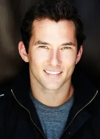 영화배우인 루크 맥켄지의 대표 이미지