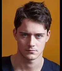 영화배우인 세사르 돔보이의 대표 이미지