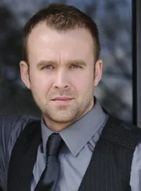 영화배우인 제레미 샌드의 대표 이미지