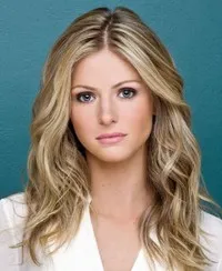 영화배우인 레베카 달튼의 대표 이미지