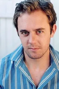 영화배우인 콜린 서튼의 대표 이미지