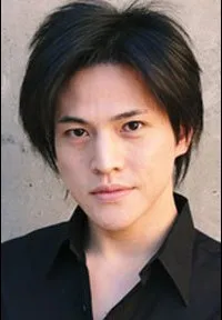 영화배우인 이치노세 히데카즈의 대표 이미지