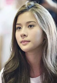 영화배우인 수파사라 타나찻의 대표 이미지