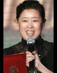 영화감독인 동령의 대표 이미지