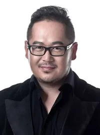 영화감독인 왕위의 대표 이미지