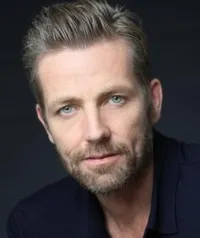 영화배우인 마르테인 카위퍼르의 대표 이미지