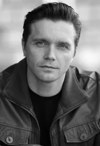 영화배우인 펠레 헤이킬라의 대표 이미지