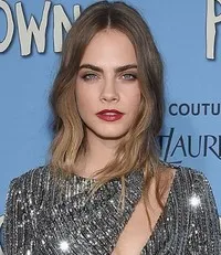 모델인 카라 델러비인의 대표 이미지