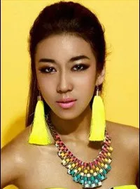 영화배우, 가수인 서머 지커의 대표 이미지