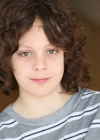 영화배우인 아이삭 샐즈먼의 대표 이미지
