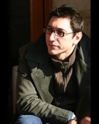 영화감독인 딜란 파블로브의 대표 이미지