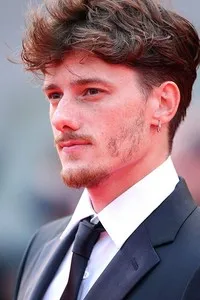 영화배우인 안토니오 폴레토의 대표 이미지