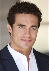 영화배우인 브램 후버의 대표 이미지