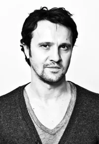 영화배우인 도리안 보구타의 대표 이미지