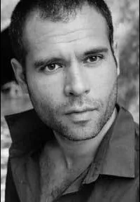 영화배우인 볼크람 취셰의 대표 이미지