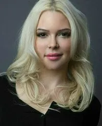 영화배우인 예니 후톤의 대표 이미지