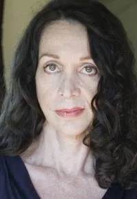 영화배우인 에일린 우즈의 대표 이미지