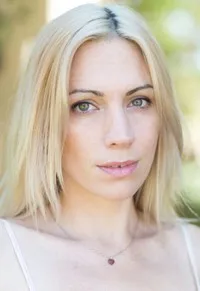 영화배우인 줄리엣 비밴의 대표 이미지